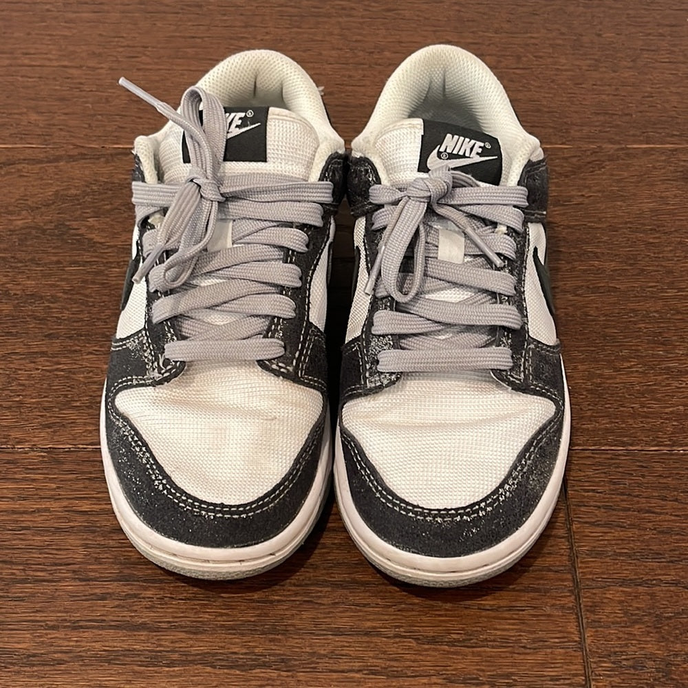 Nike Women’s White and Grey Sneakers Size 5.5