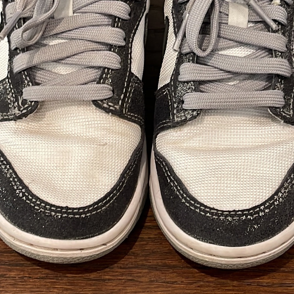 Nike Women’s White and Grey Sneakers Size 5.5