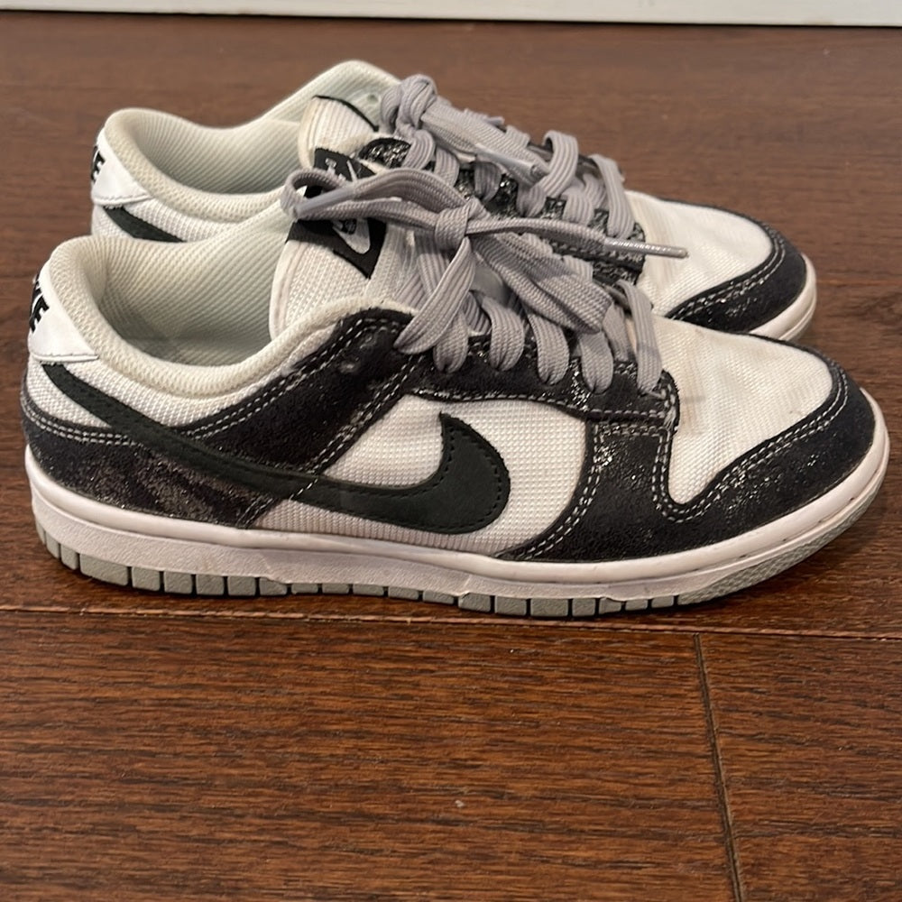 Nike Women’s White and Grey Sneakers Size 5.5