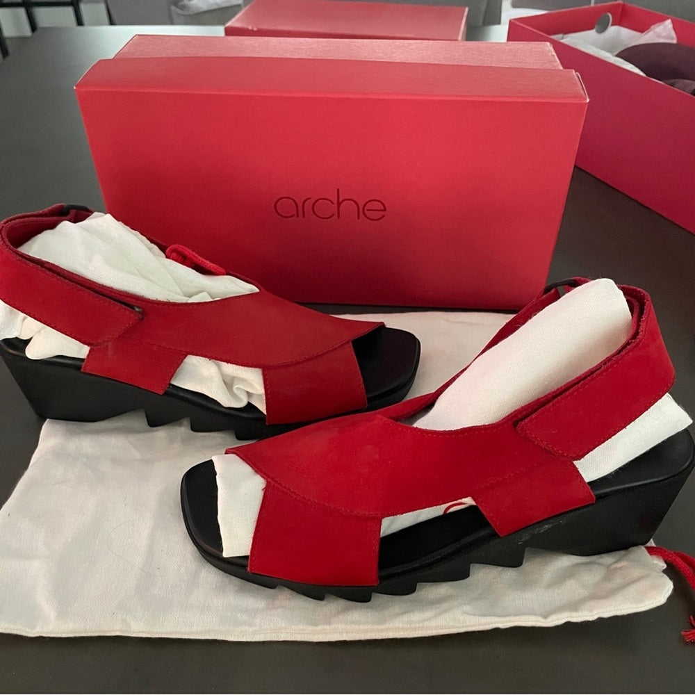 Arche Women’s Himali Red and Black Sandals Size 40 / 9