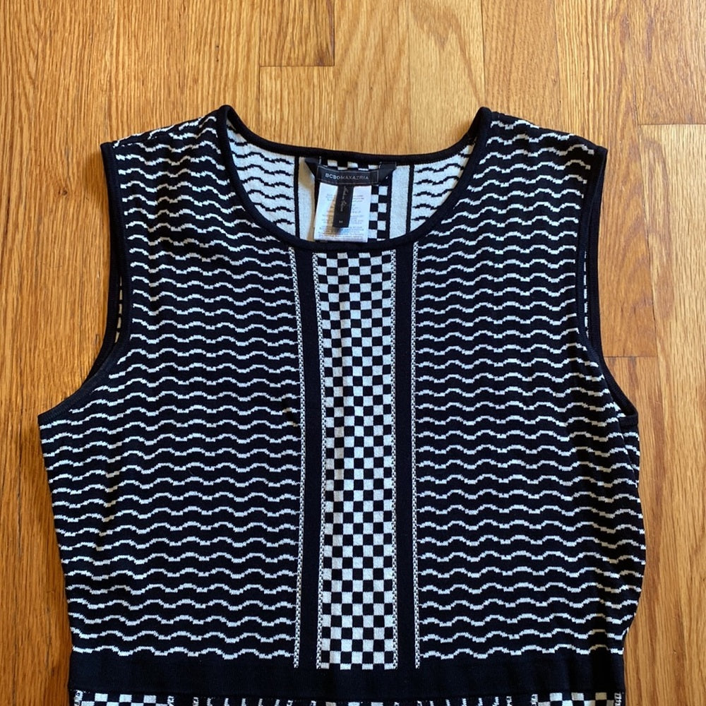 BCBGMAXAZRIA Black and white patterned knit dress size medium