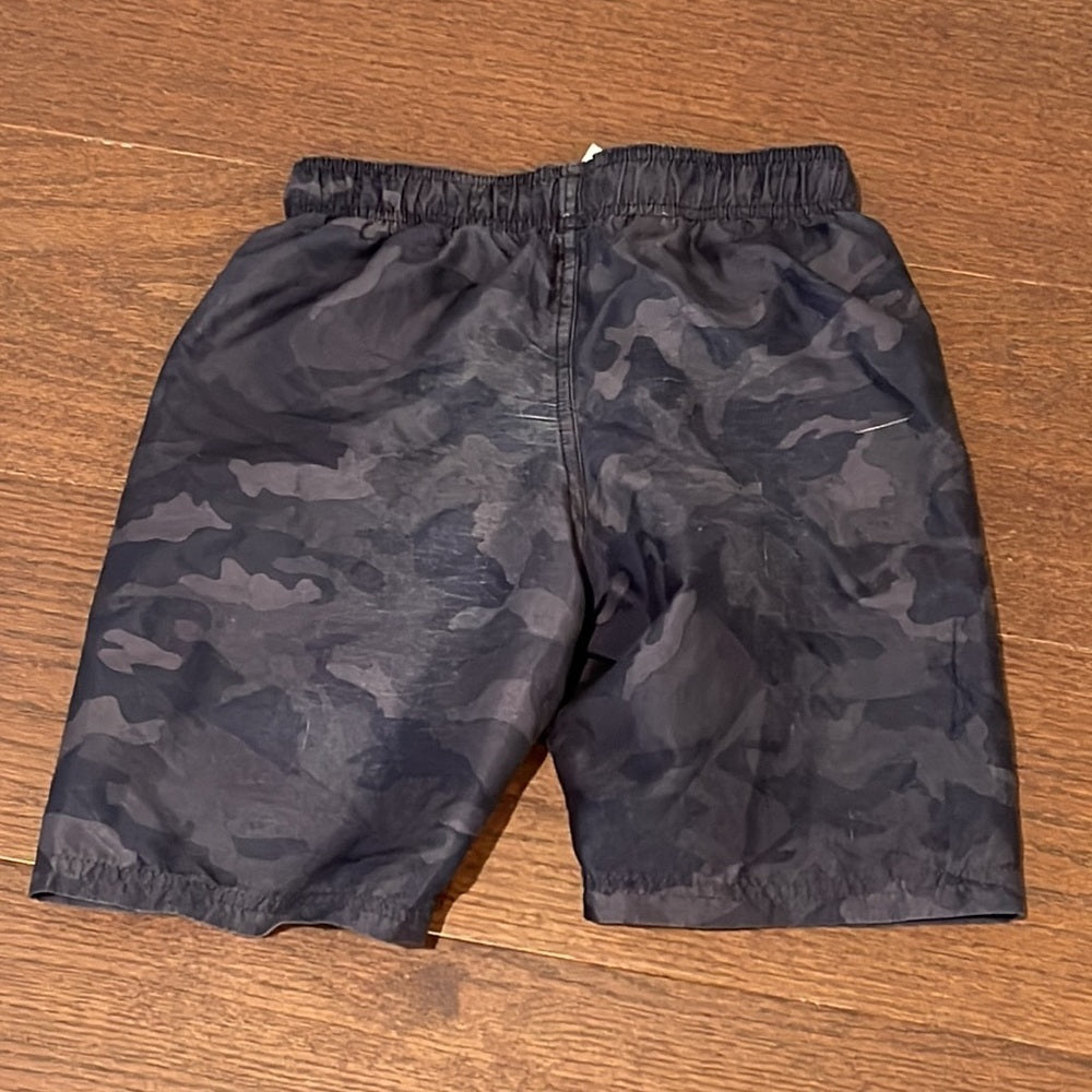 Under Armour Boys Black Camo Bathing Suit Size Medium