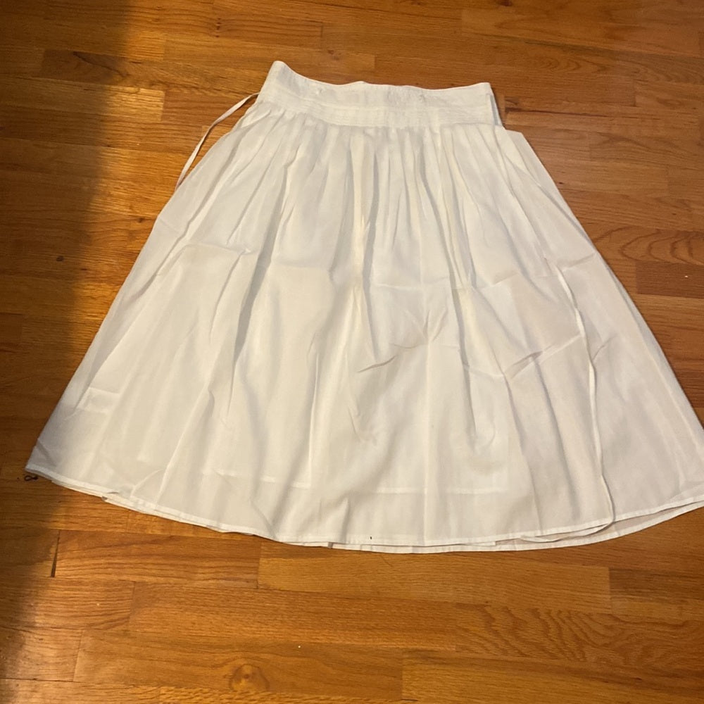 Women’s Vince skirt. White. Size XS