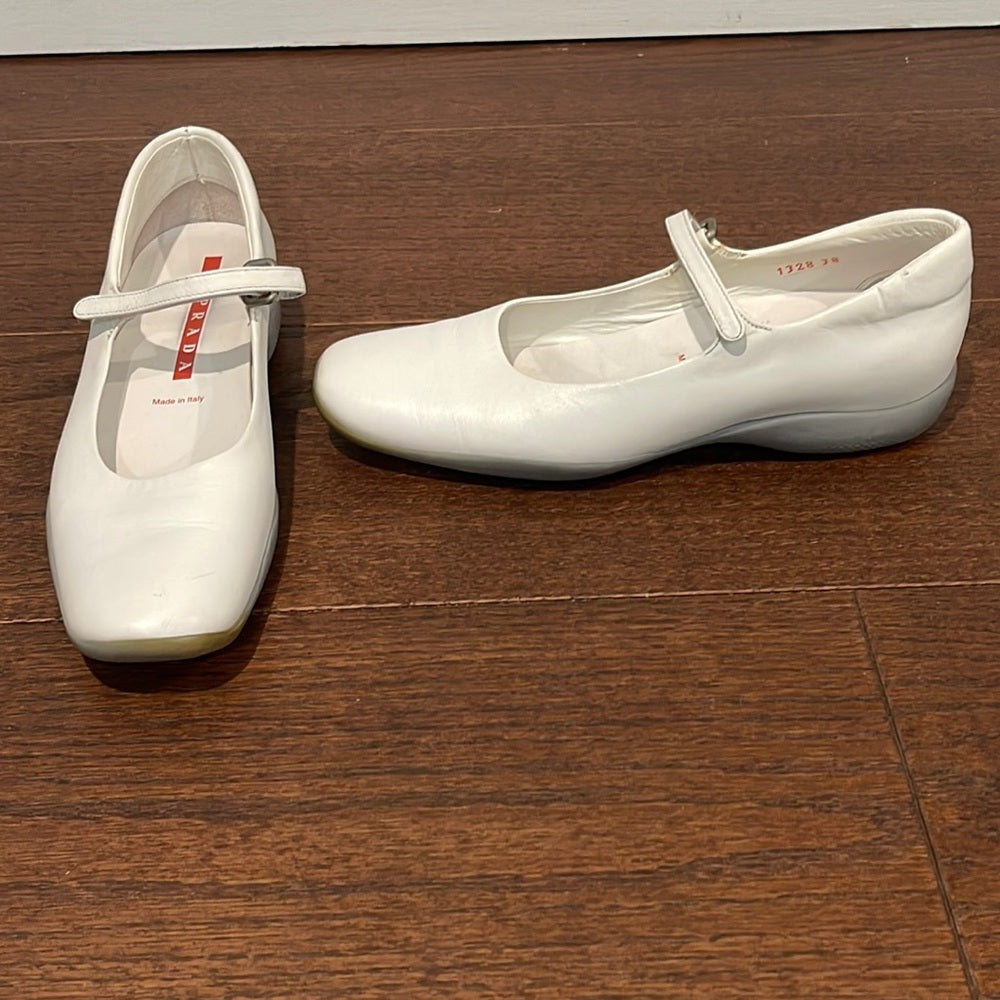 Prada Women’s White Leather Mary Jane Shoes Size 38 / 8