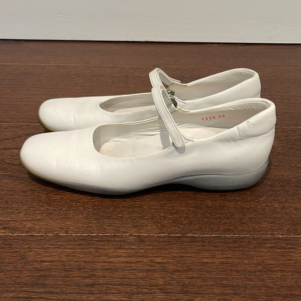 Prada Women’s White Leather Mary Jane Shoes Size 38 / 8