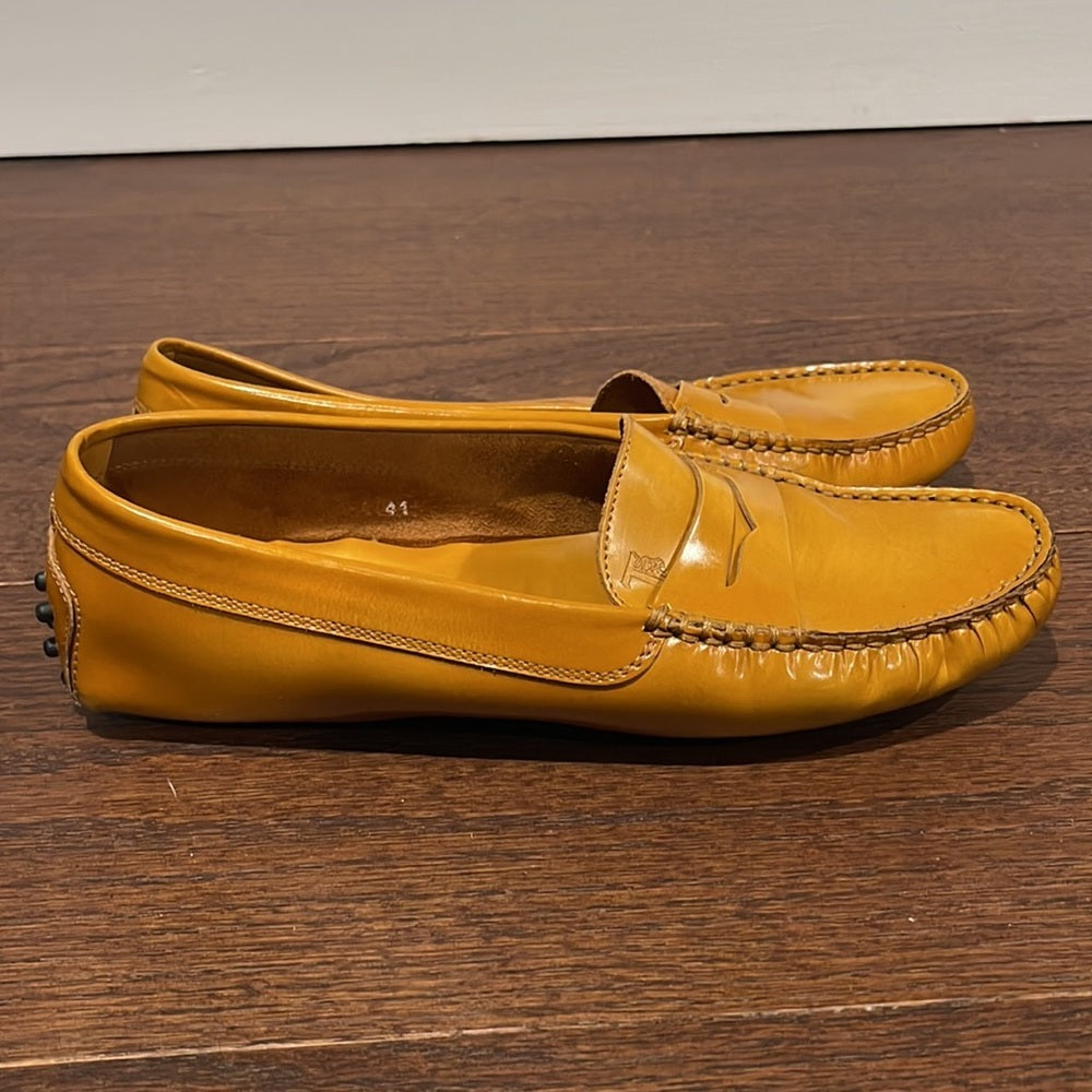 Tod’s Women’s Gommino Driving Shoes in Camel Leather Size 41 / 11