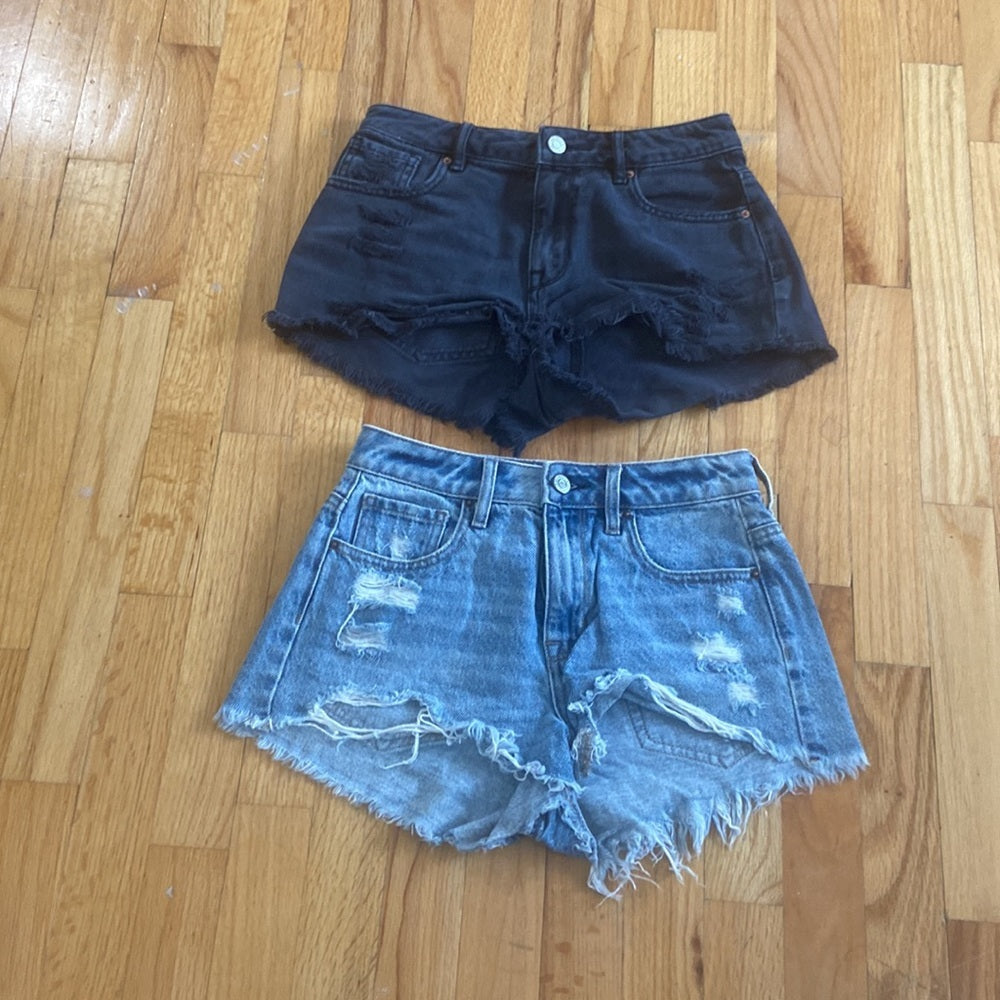 Women’s Pacsun Jean shorts. Blue and black. Size 24