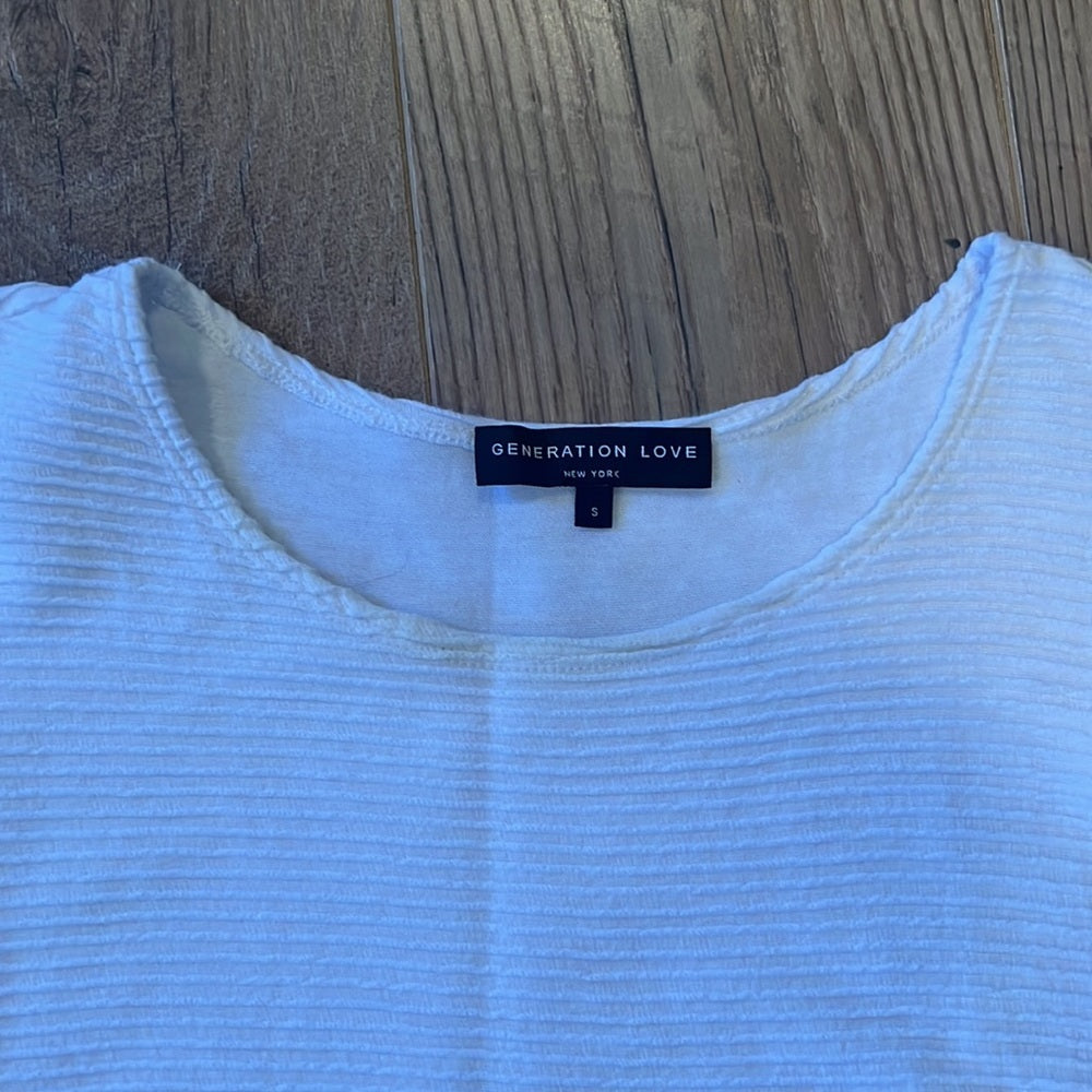 Generation Love Woman’s White Long Sleeve Size Medium