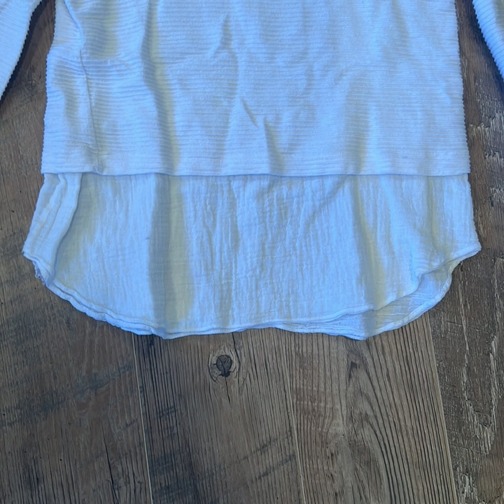 Generation Love Woman’s White Long Sleeve Size Medium