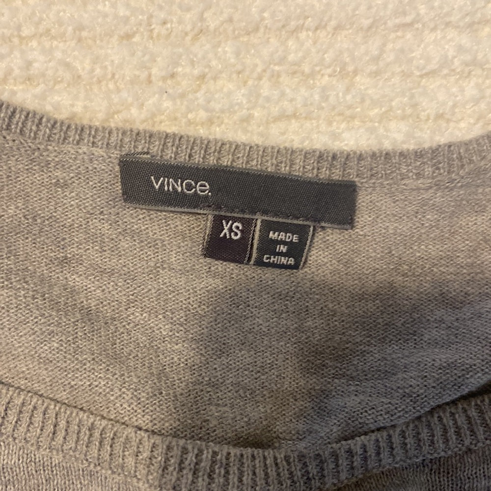 Women’s Vince sweater. Barry/black/cream. Size XS
