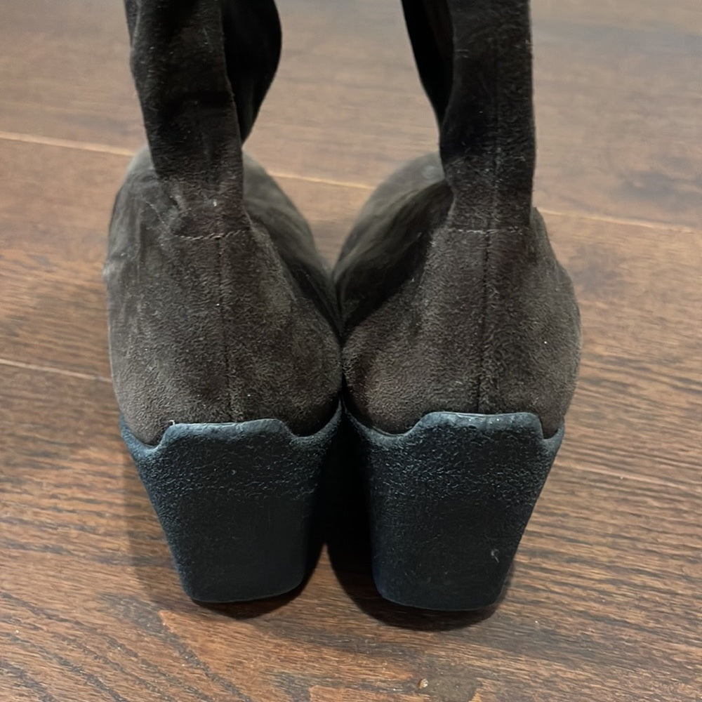 Robert Clergerie Brown Pull On Wedge Suede Boots Size 8.5