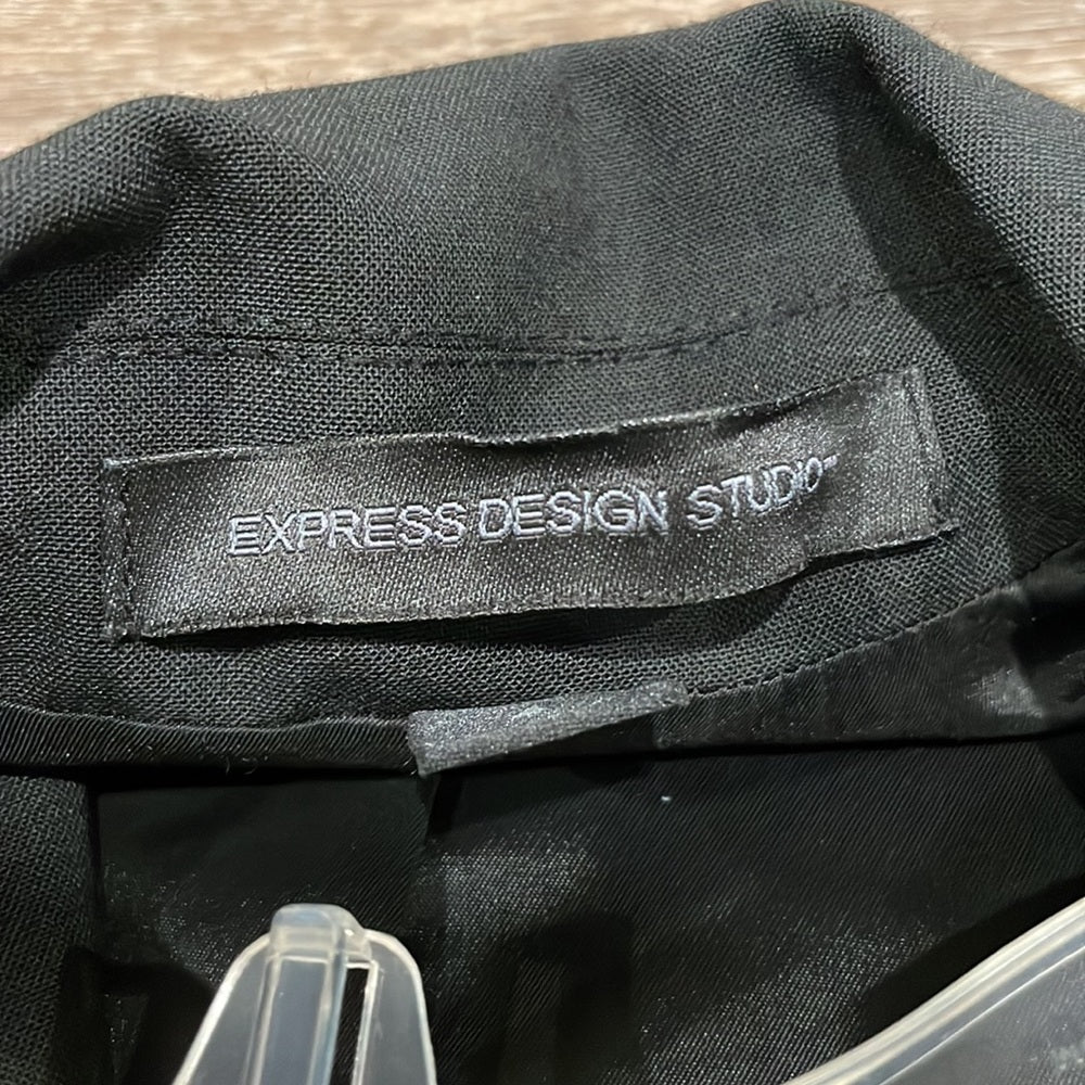 EXPRESS Women’s Black Blazer - 4