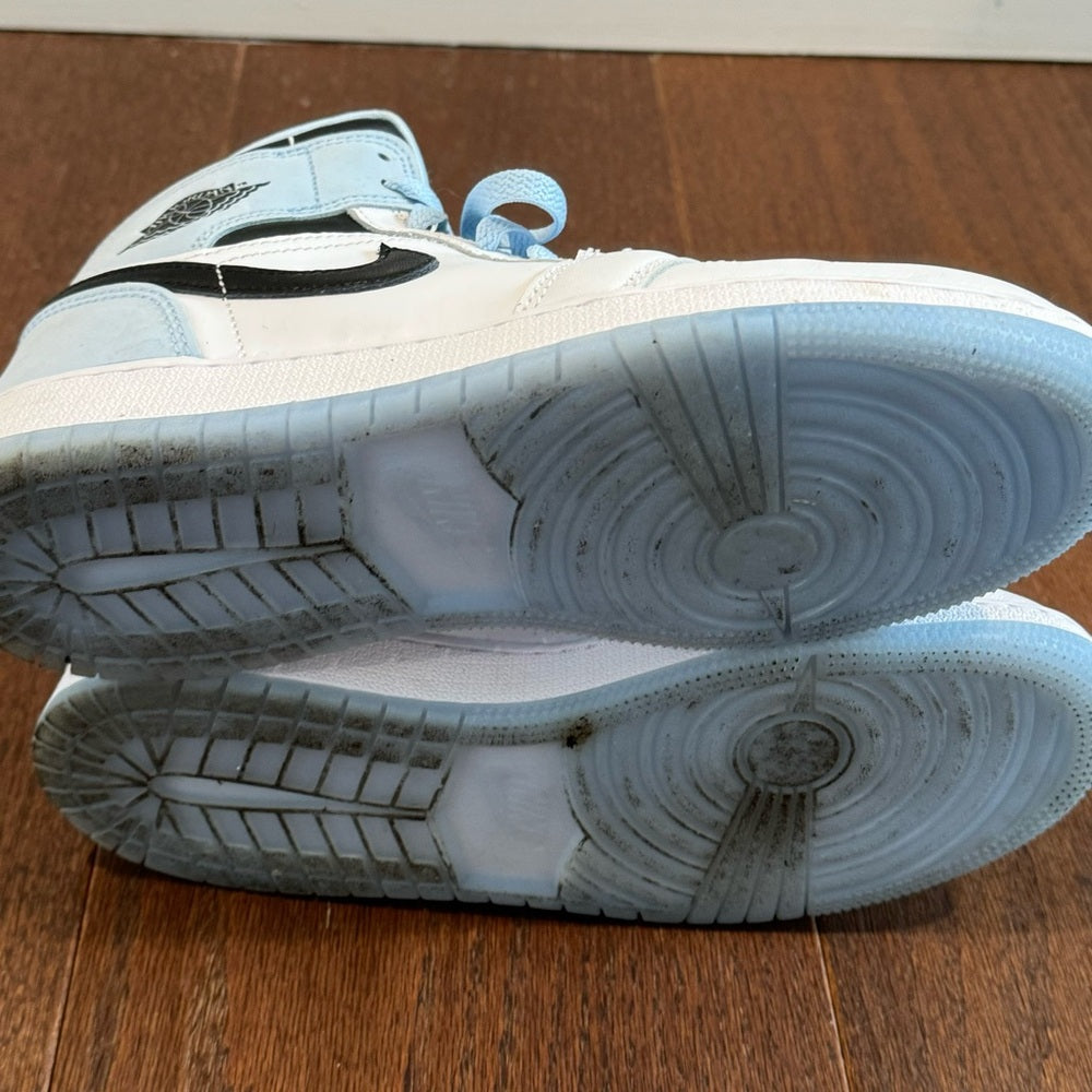 Nike Air Jordan’s Kids Blue Black and White Sneakers Size 6