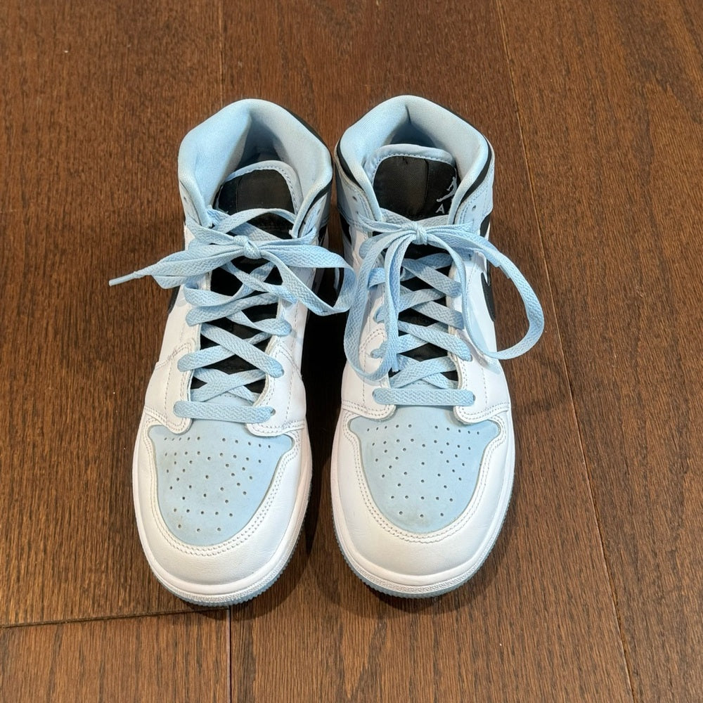 Nike Air Jordan’s Kids Blue Black and White Sneakers Size 6