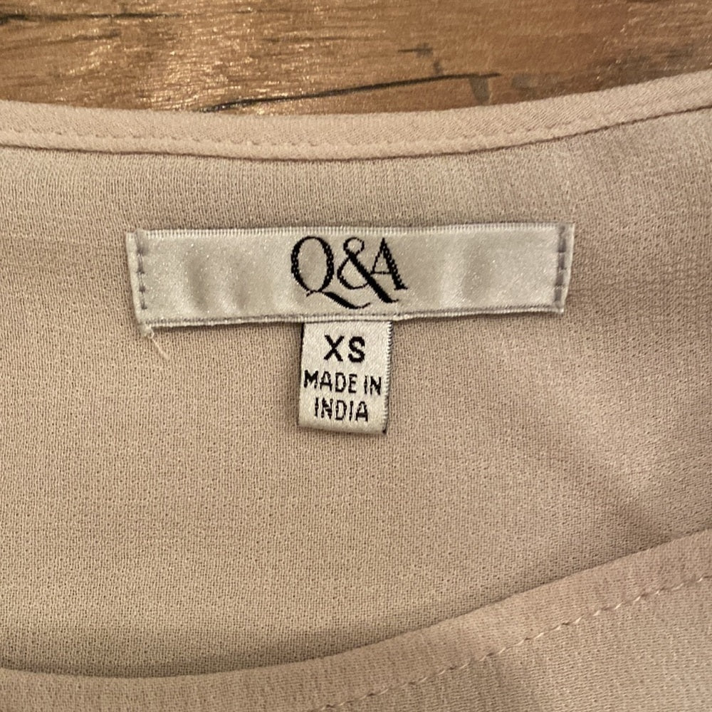 Q&a Women’s Flowy Top Size XS