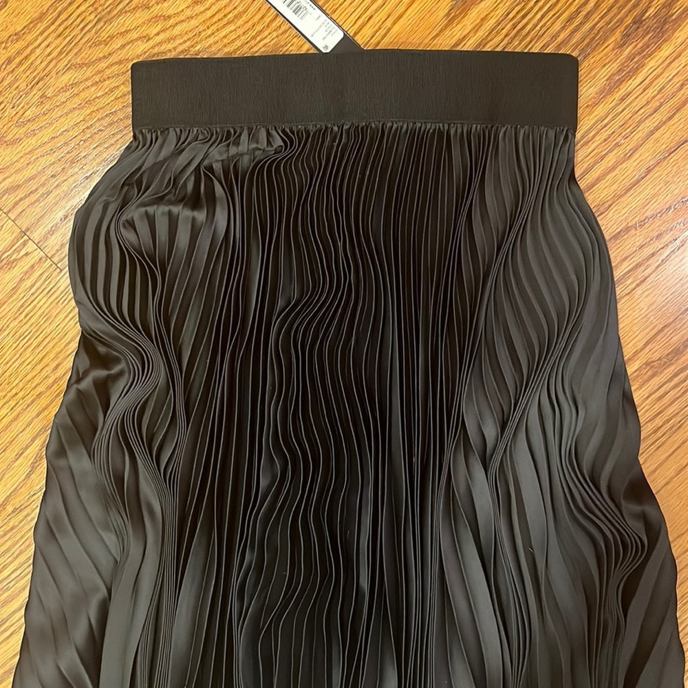 NWT Alice + Olivia Woman’s Black and White Striped Skirt Size 2