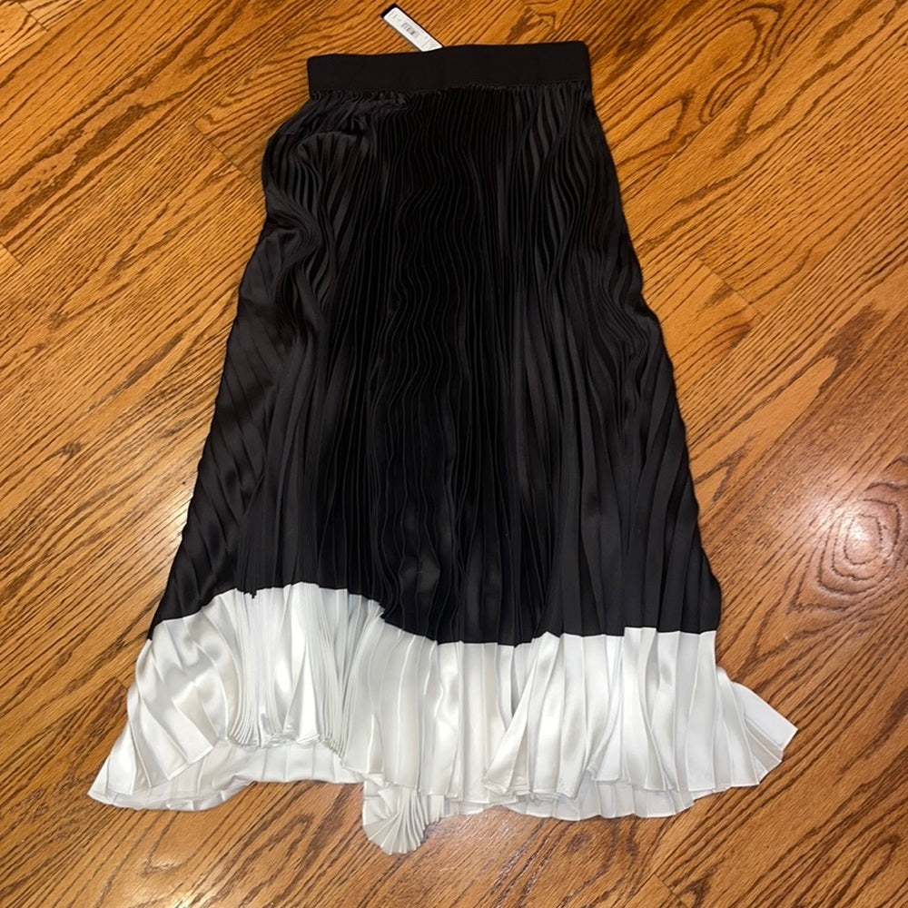 NWT Alice + Olivia Woman’s Black and White Striped Skirt Size 2