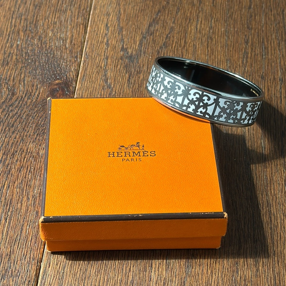 Hermes Printed Enamel Silver and White Bangle Bracelet