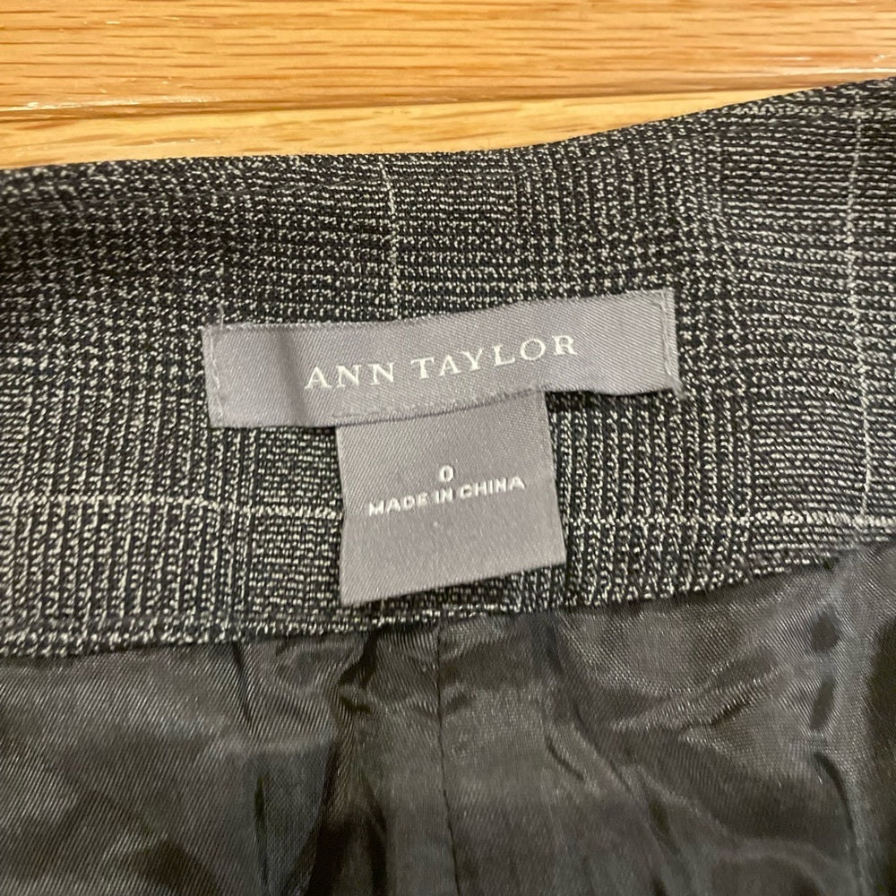 Ann Taylor Grey Plaid Straight Leg Pants Size 0
