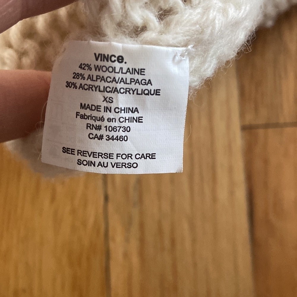 WOMEN’S Vince sweater. Cream. Size XS
