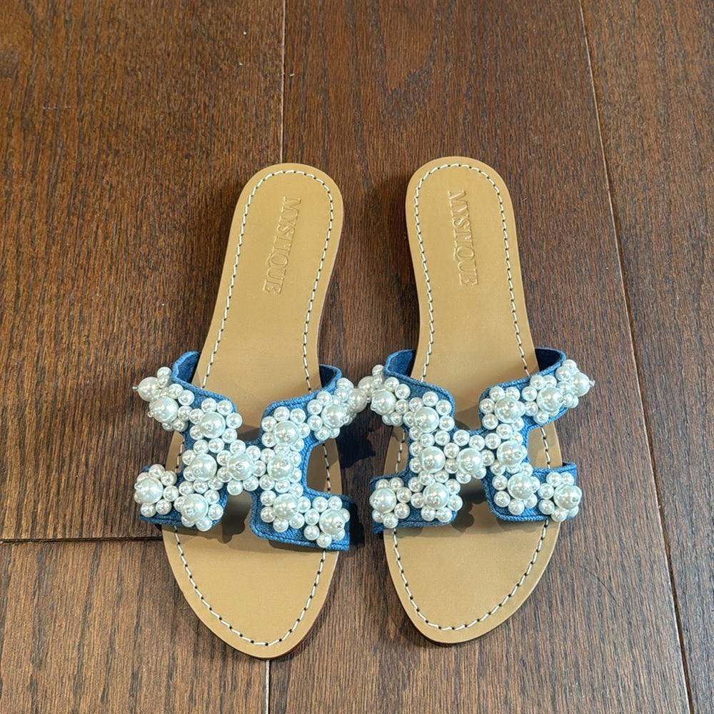 NWOT Mystique Women’s Denim and Pearls Flat Sandals Size 10