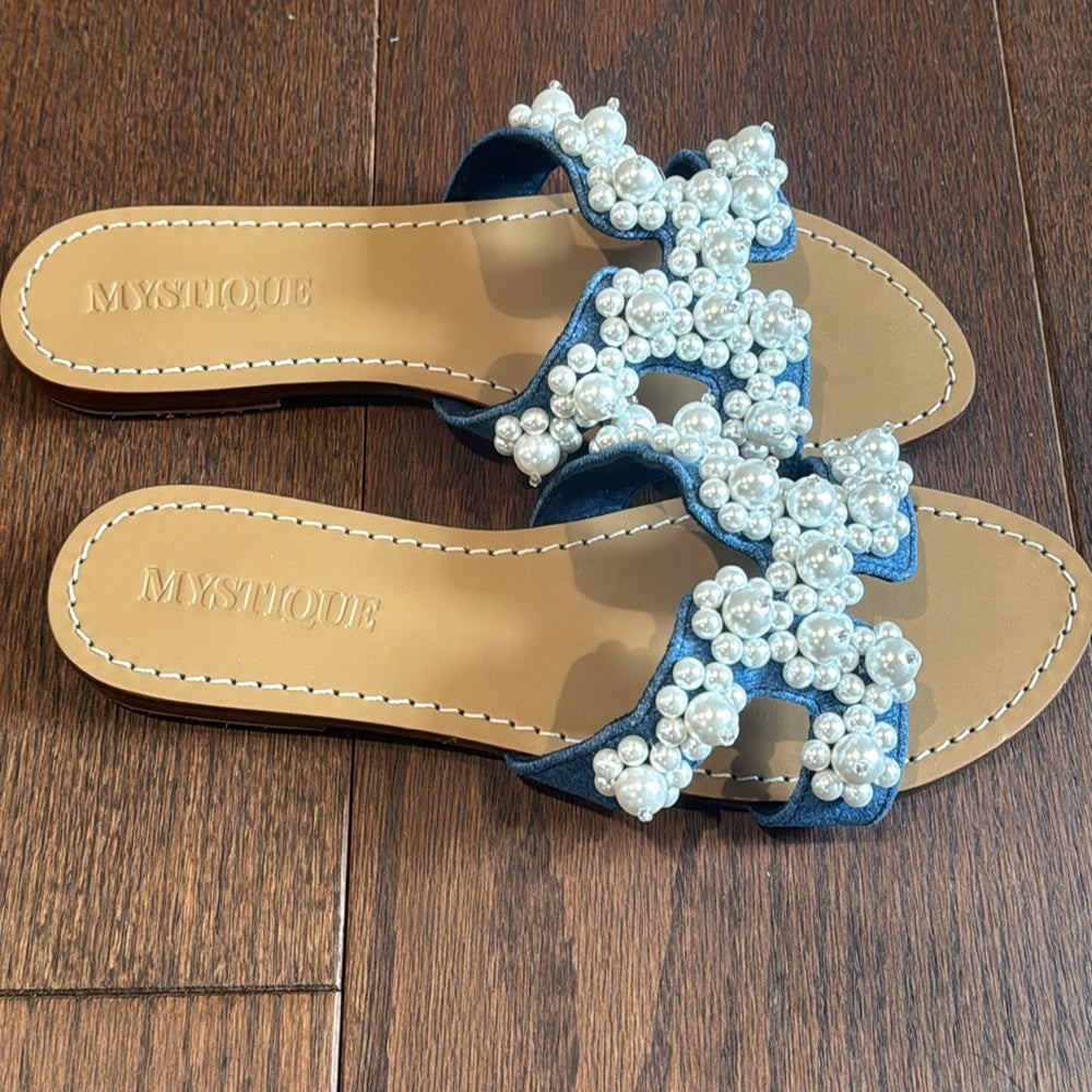NWOT Mystique Women’s Denim and Pearls Flat Sandals Size 10