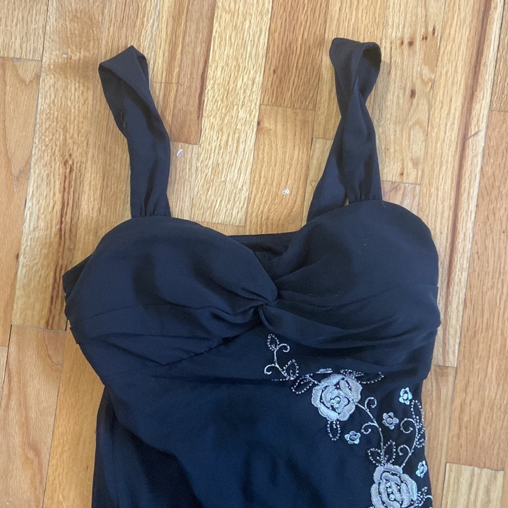 Women’s S.L. Fashions Dress. Black with silver design. Size 10