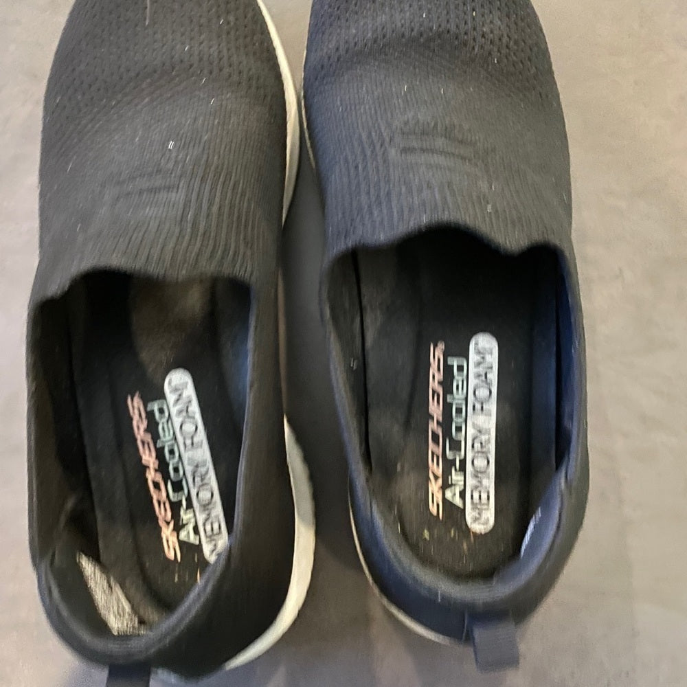 WOMEN’S Black Sketchers Slip On Sneakers Size 8.5