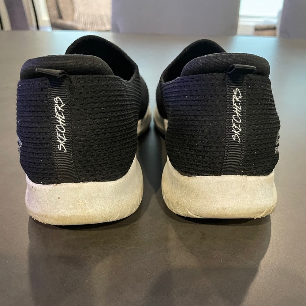 WOMEN’S Black Sketchers Slip On Sneakers Size 8.5
