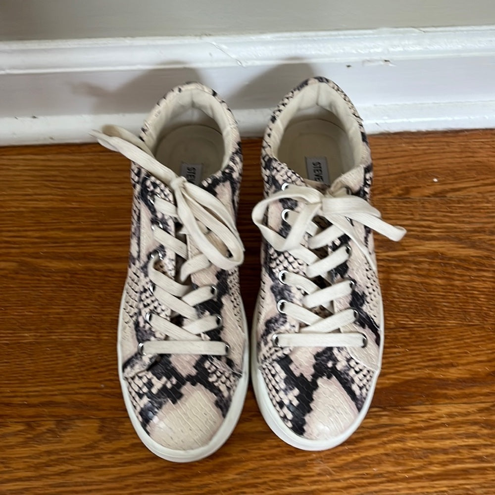 Steve Madden Snake Skin platform sneaker Size 7.5