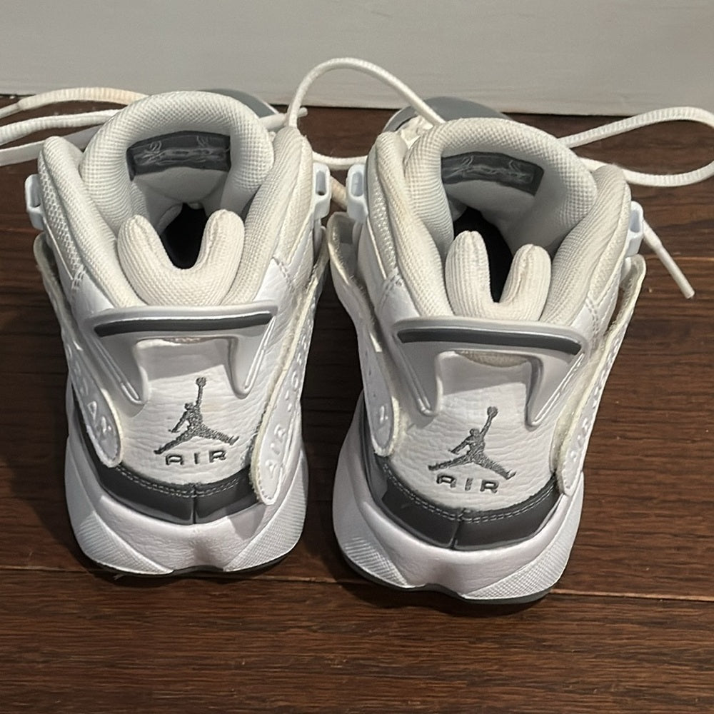 Nike Jordan Boys 6 Rings Size 6