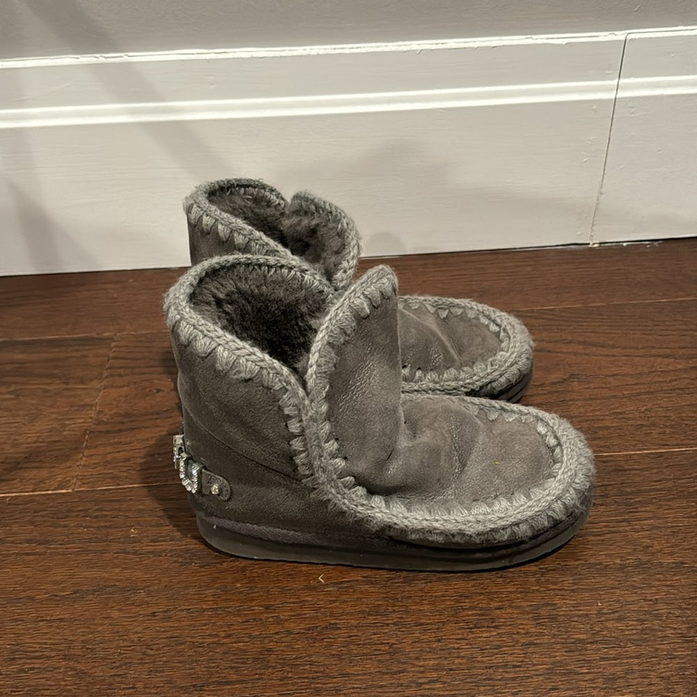 Mou Mou Women’s Grey Eskimo 18 Rhinestones Logo Size 8