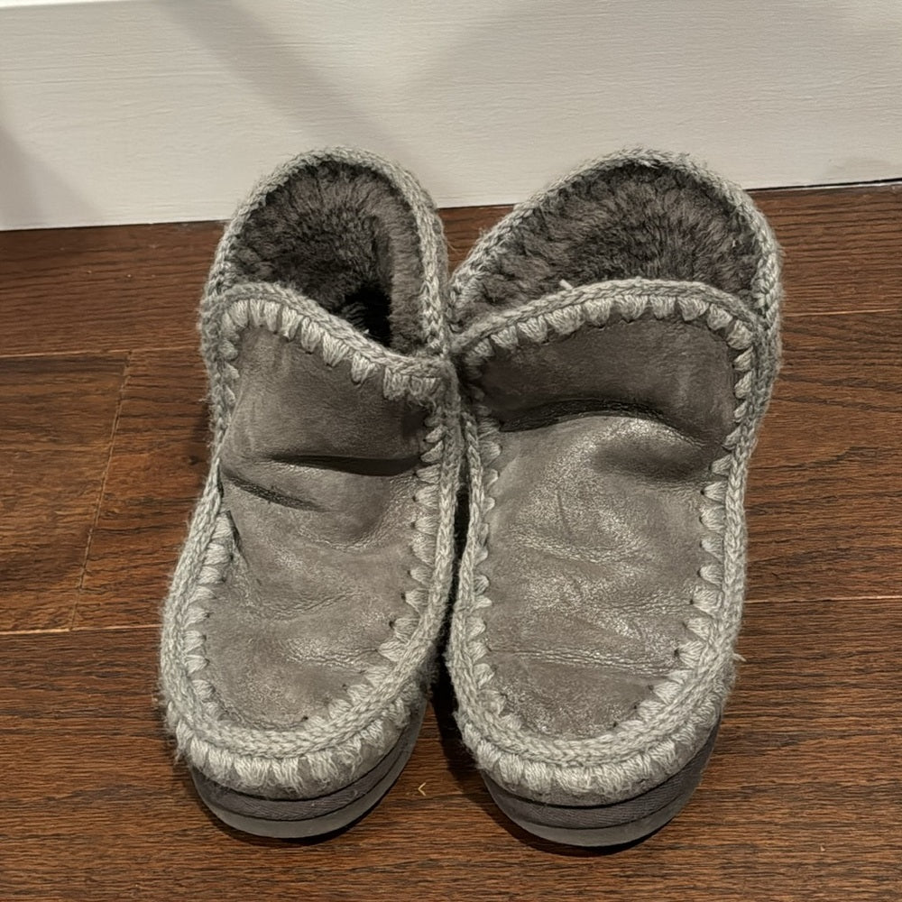 Mou Mou Women’s Grey Eskimo 18 Rhinestones Logo Size 8