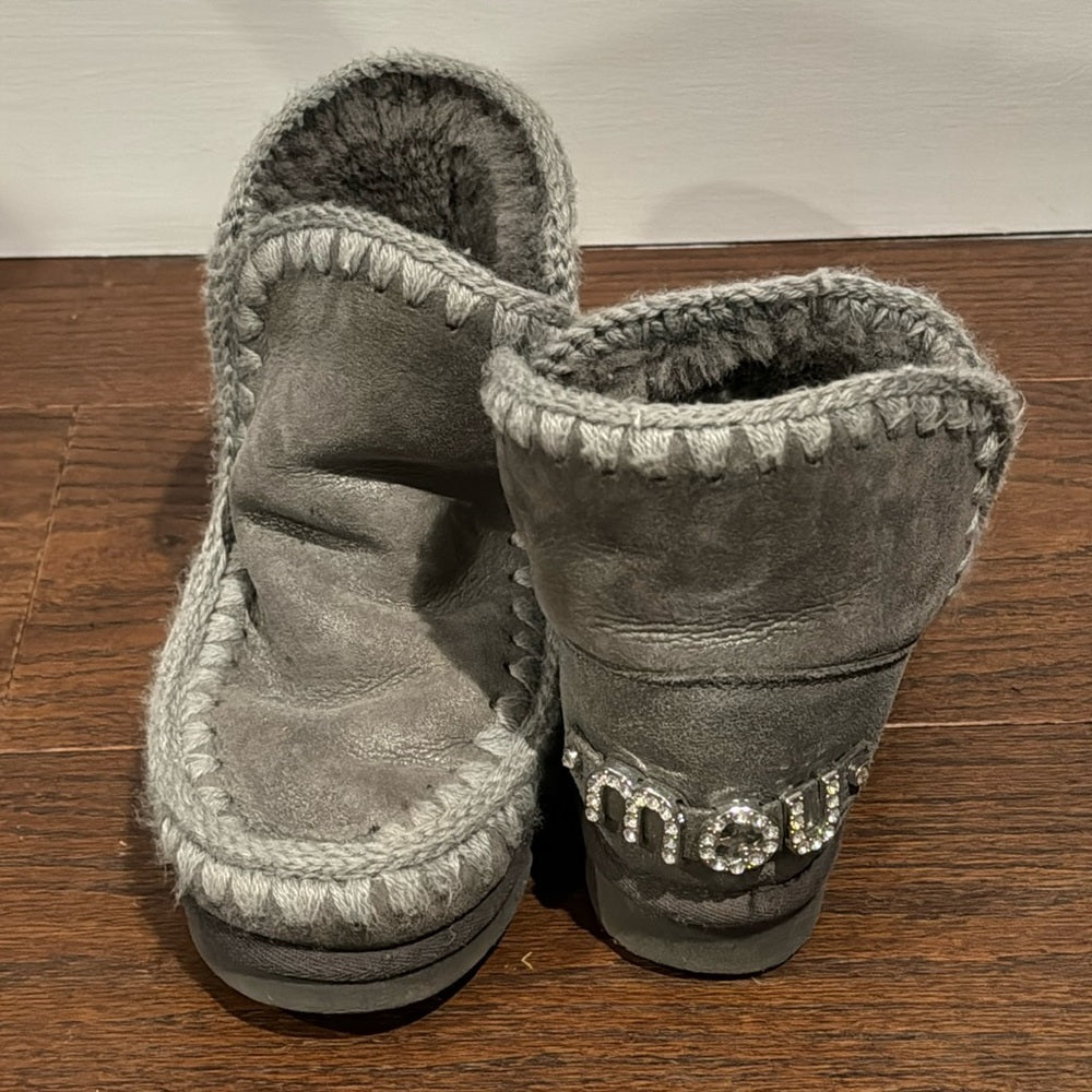Mou Mou Women’s Grey Eskimo 18 Rhinestones Logo Size 8