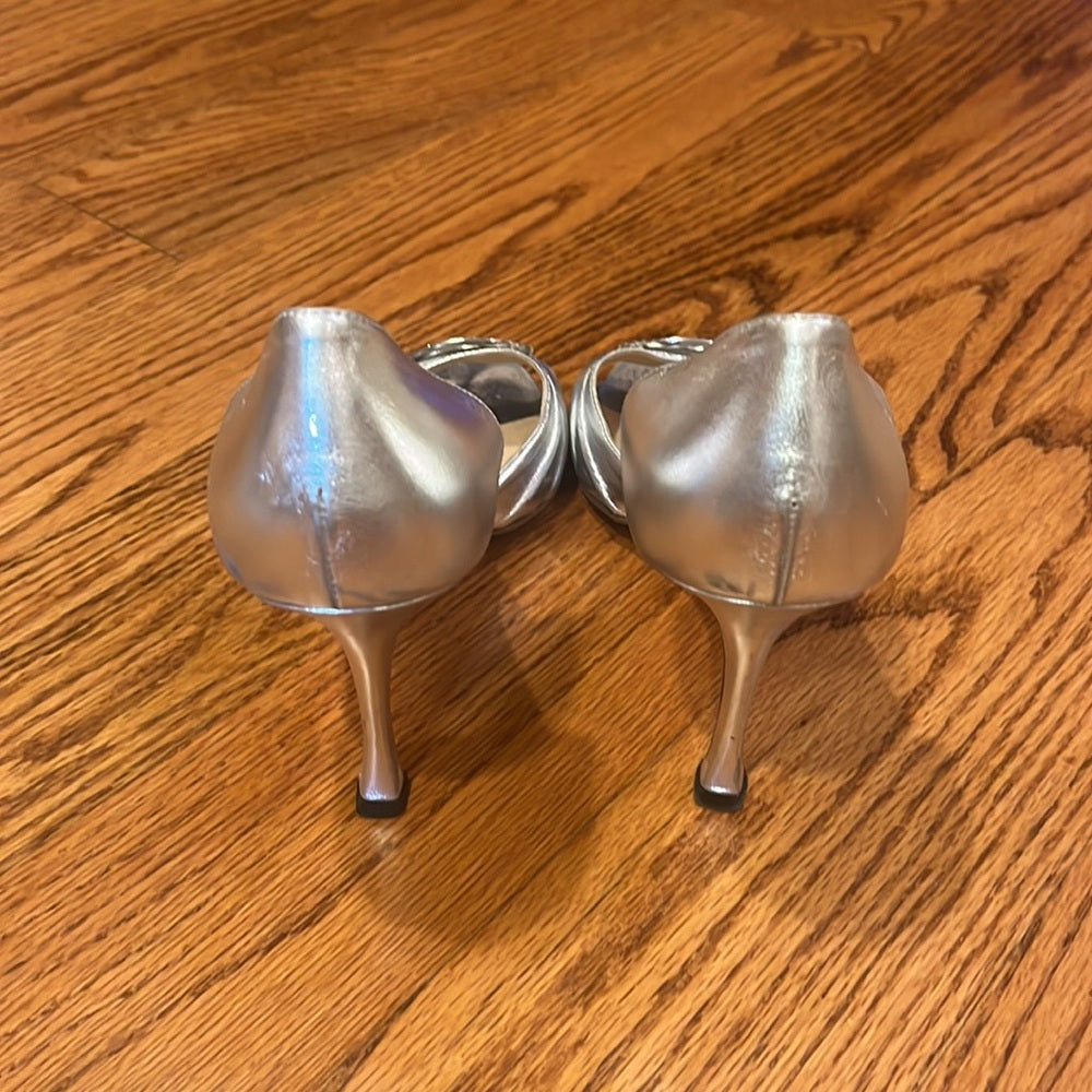Manolo Blaknik Woman’a Silver Heels Size 40