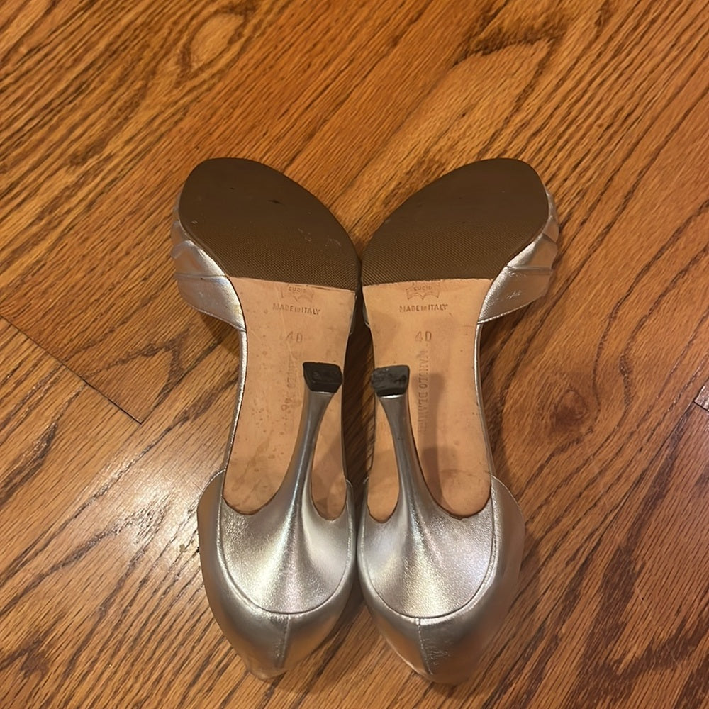 Manolo Blaknik Woman’a Silver Heels Size 40
