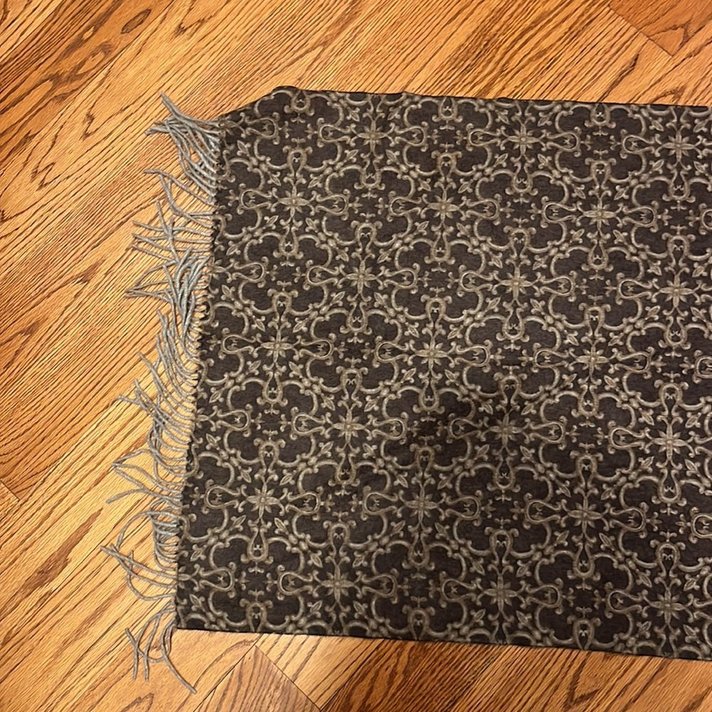 NWT J. McLaughlin Woman’s Reversible Cashmere Scarf OS