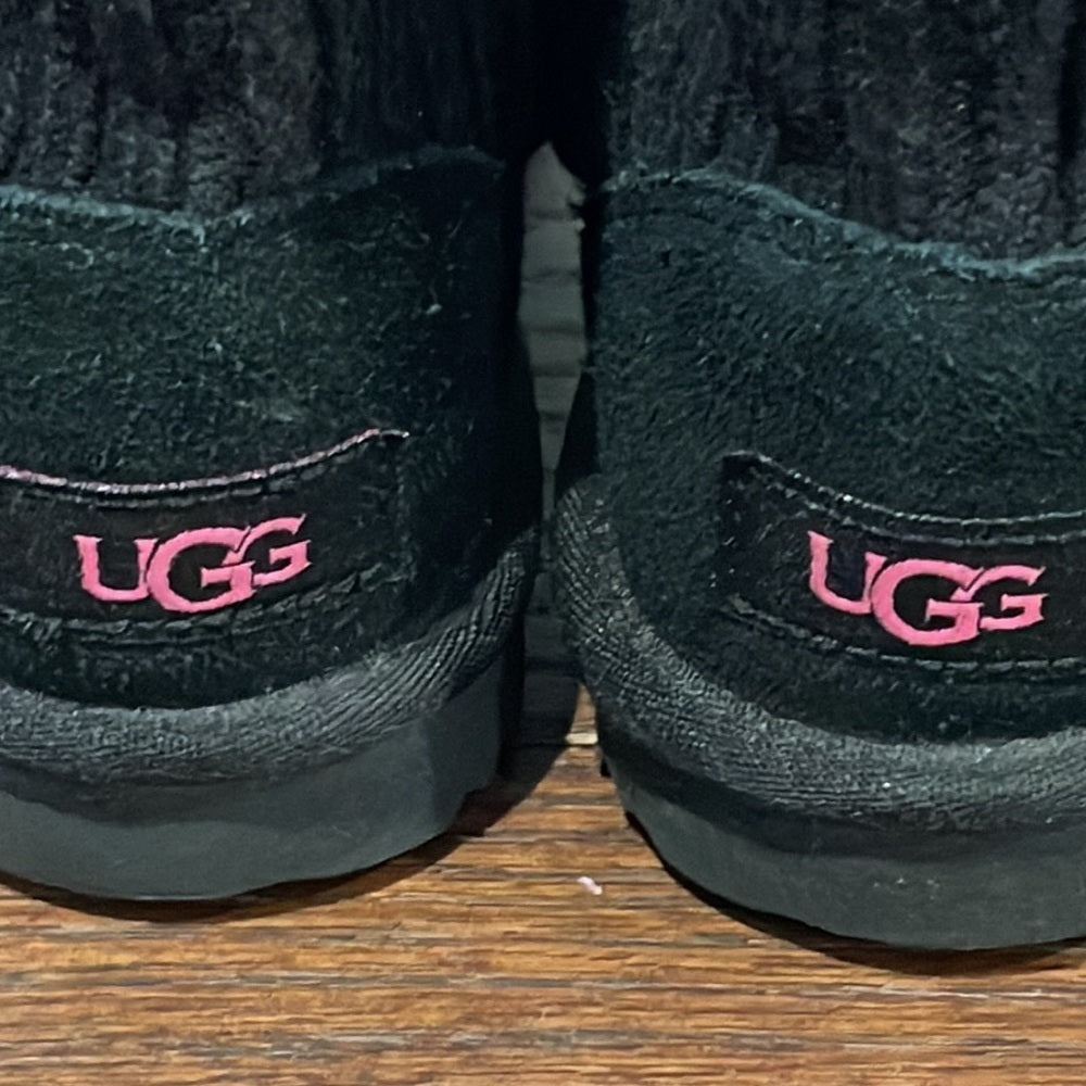 Ugg Kids Classic Knit Lack Boots Black with Pink Writing Size 1