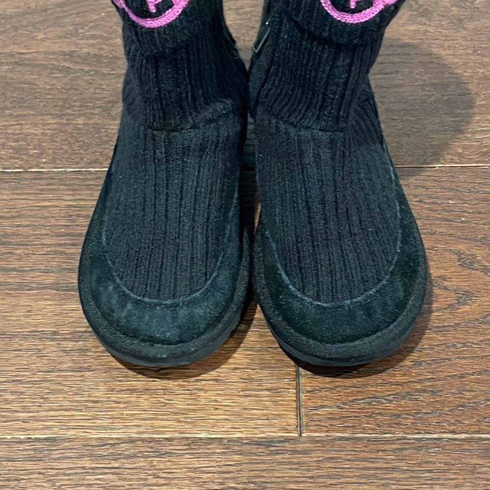 Ugg Kids Classic Knit Lack Boots Black with Pink Writing Size 1