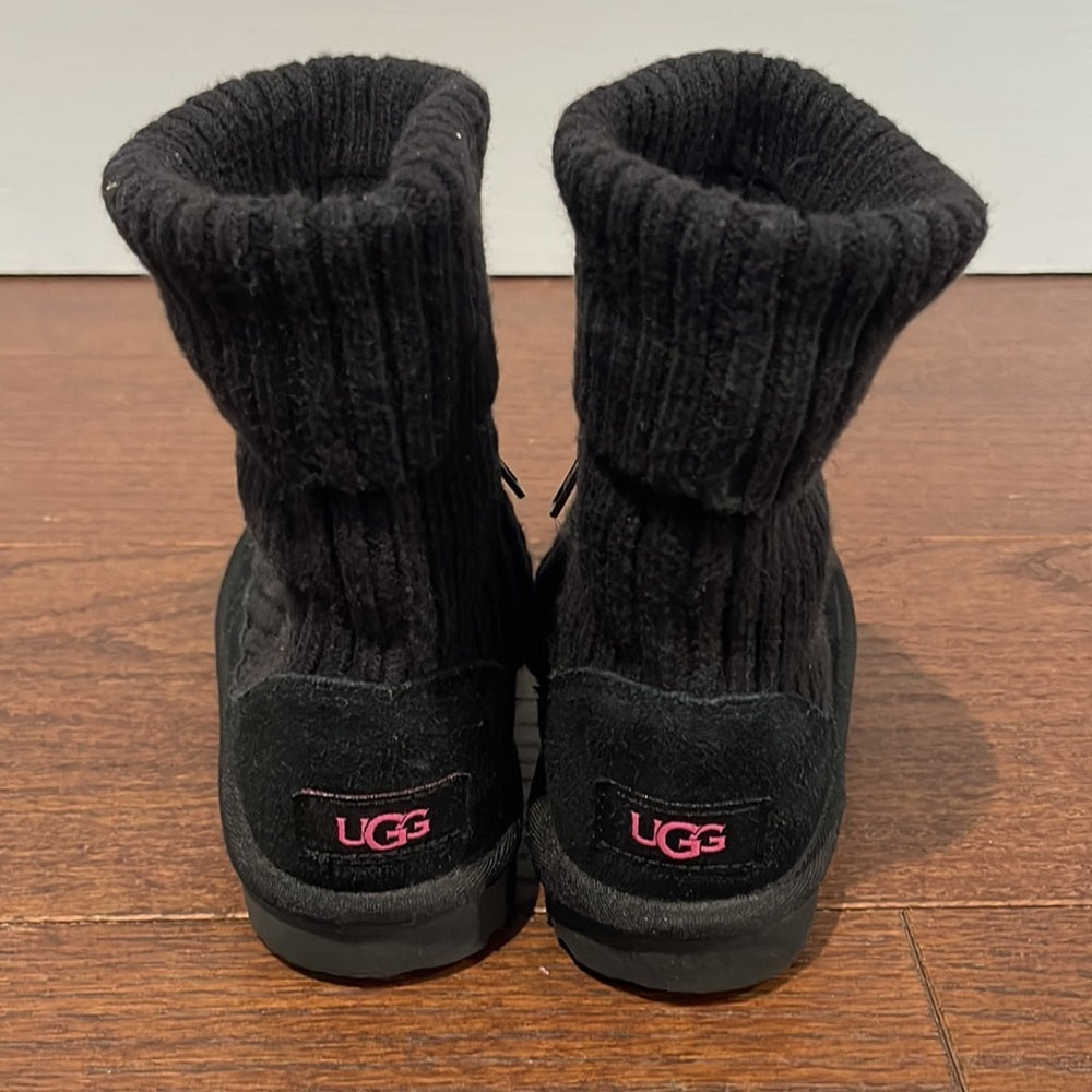 Ugg Kids Classic Knit Lack Boots Black with Pink Writing Size 1