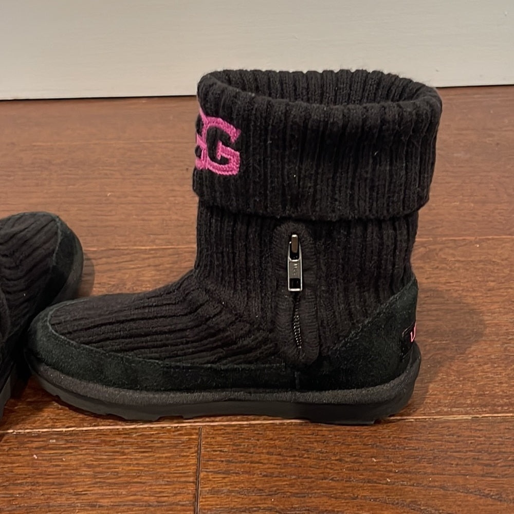 Ugg Kids Classic Knit Lack Boots Black with Pink Writing Size 1