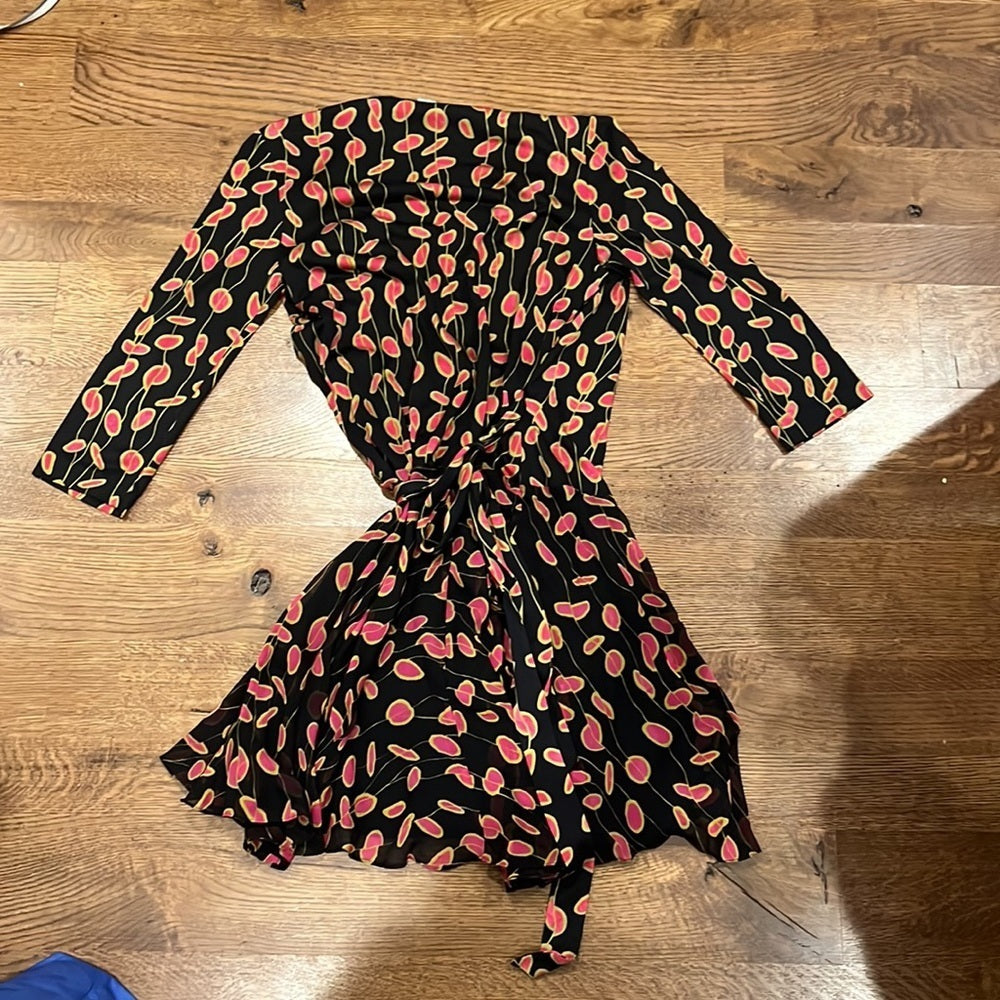 Diane Von Furstenburg women’s red and black dress size 8