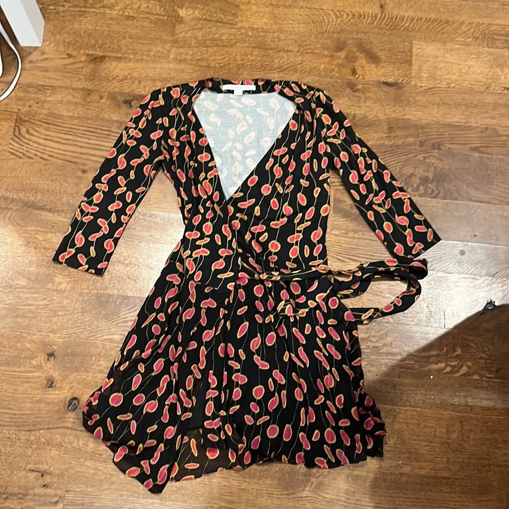 Diane Von Furstenburg women’s red and black dress size 8
