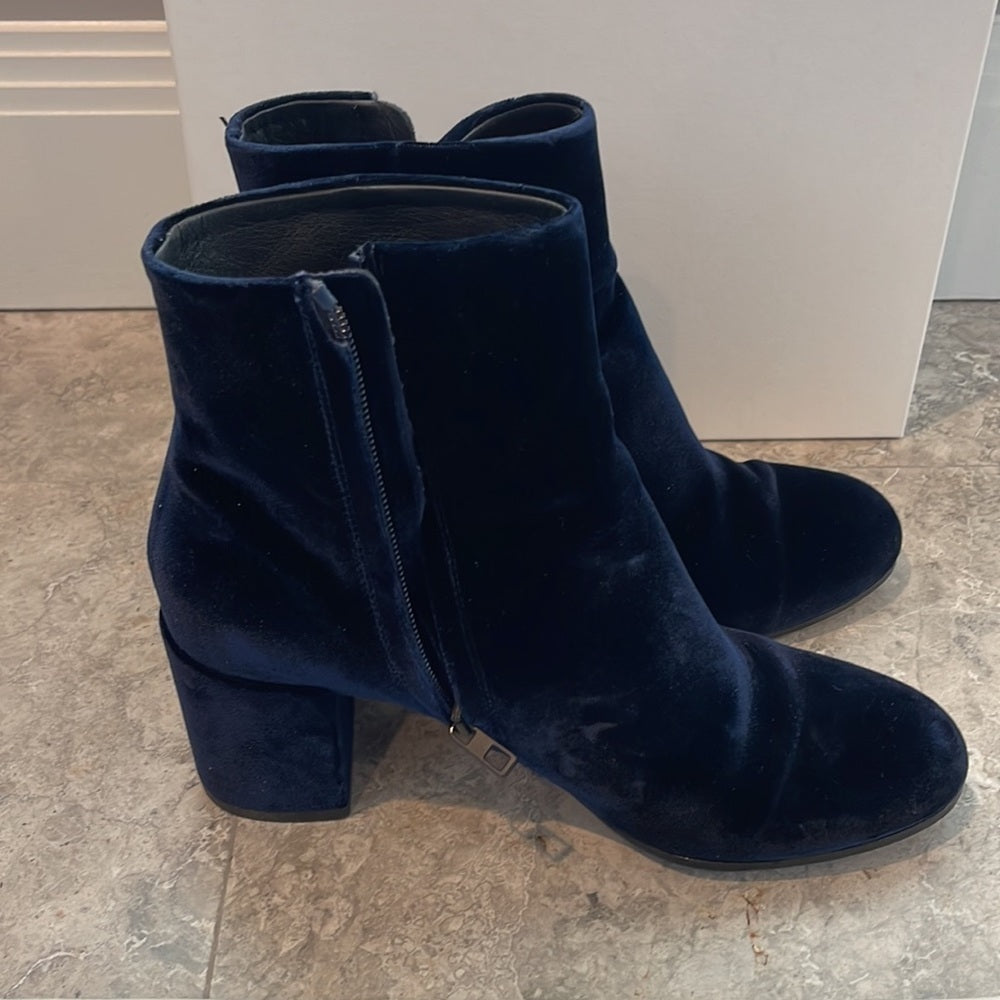 VINCE Navy Velvet Boots Size 9