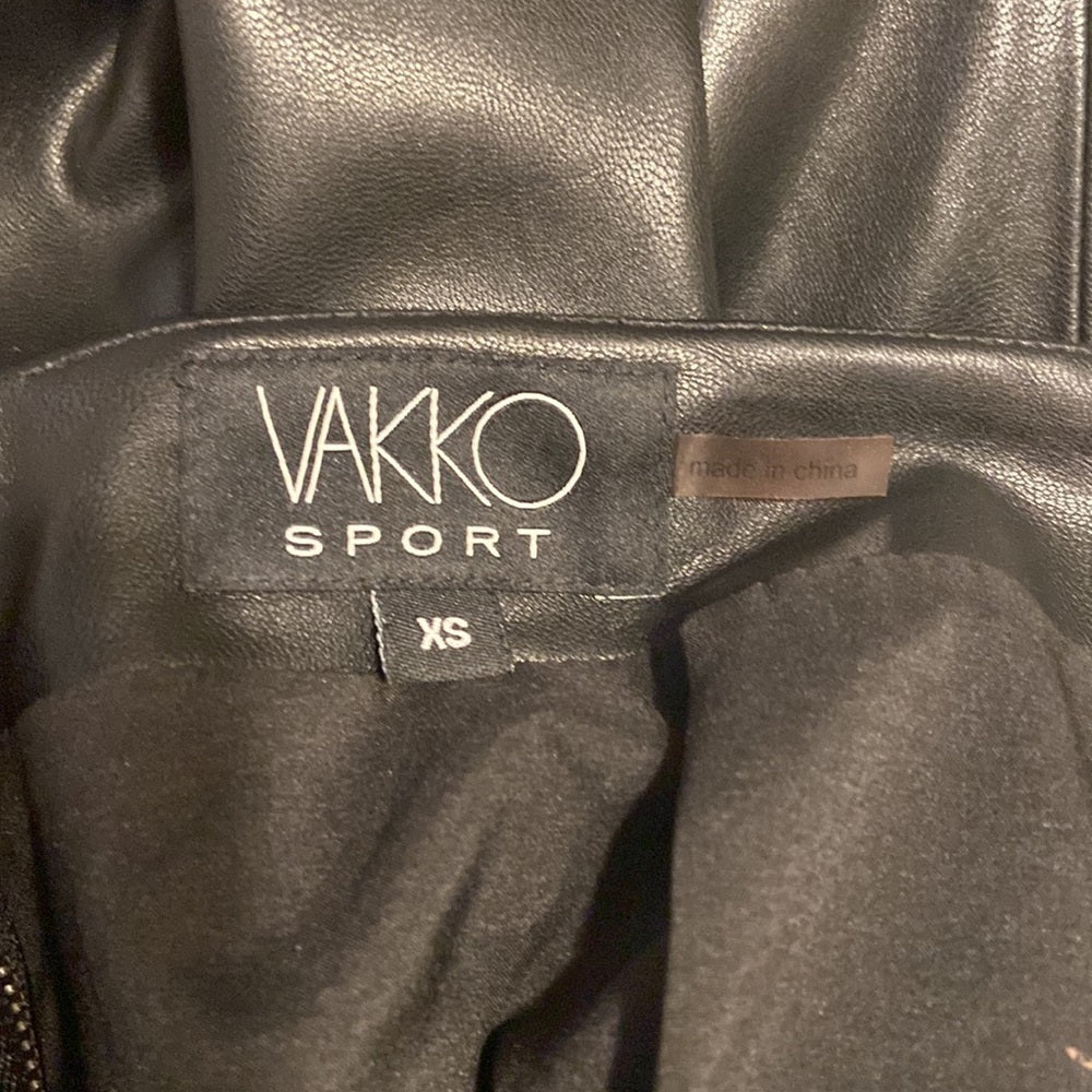 Women’s Vakko Sport Leather skirt. Black. Size XS