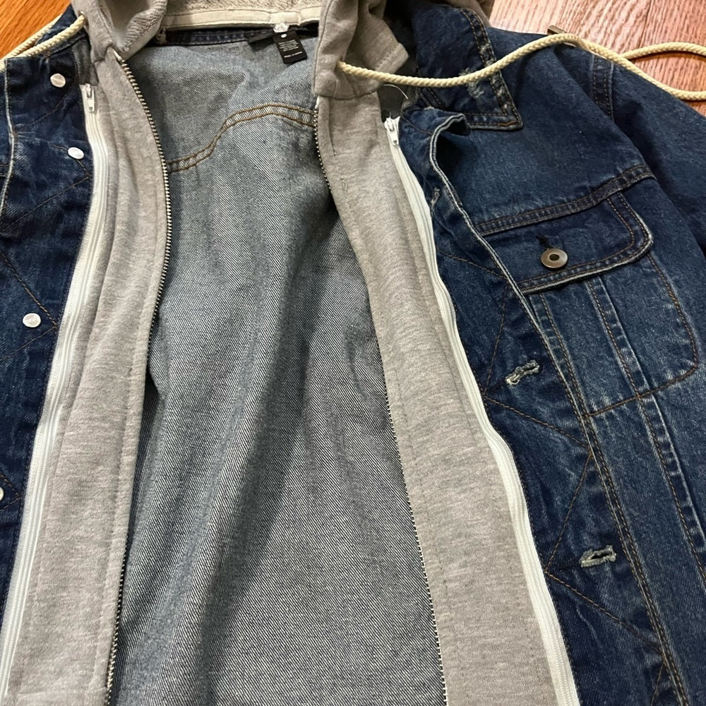 Aqua Women’s Jean Jacket Size Small