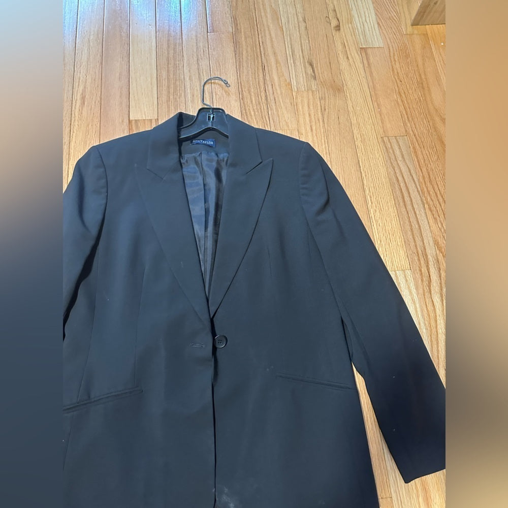 ANN Taylor Woman’s Black Jacket and Skirt Suit Set Size 8