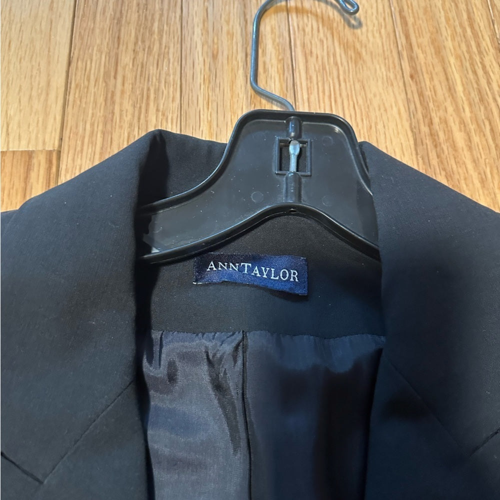 ANN Taylor Woman’s Black Jacket and Skirt Suit Set Size 8