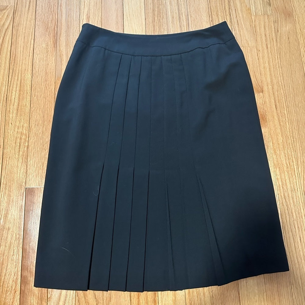 ANN Taylor Woman’s Black Jacket and Skirt Suit Set Size 8
