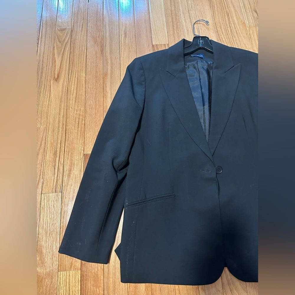 ANN Taylor Woman’s Black Jacket and Skirt Suit Set Size 8